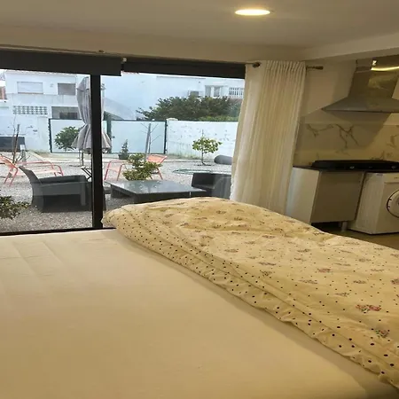 Golden Coast בית אירוח *